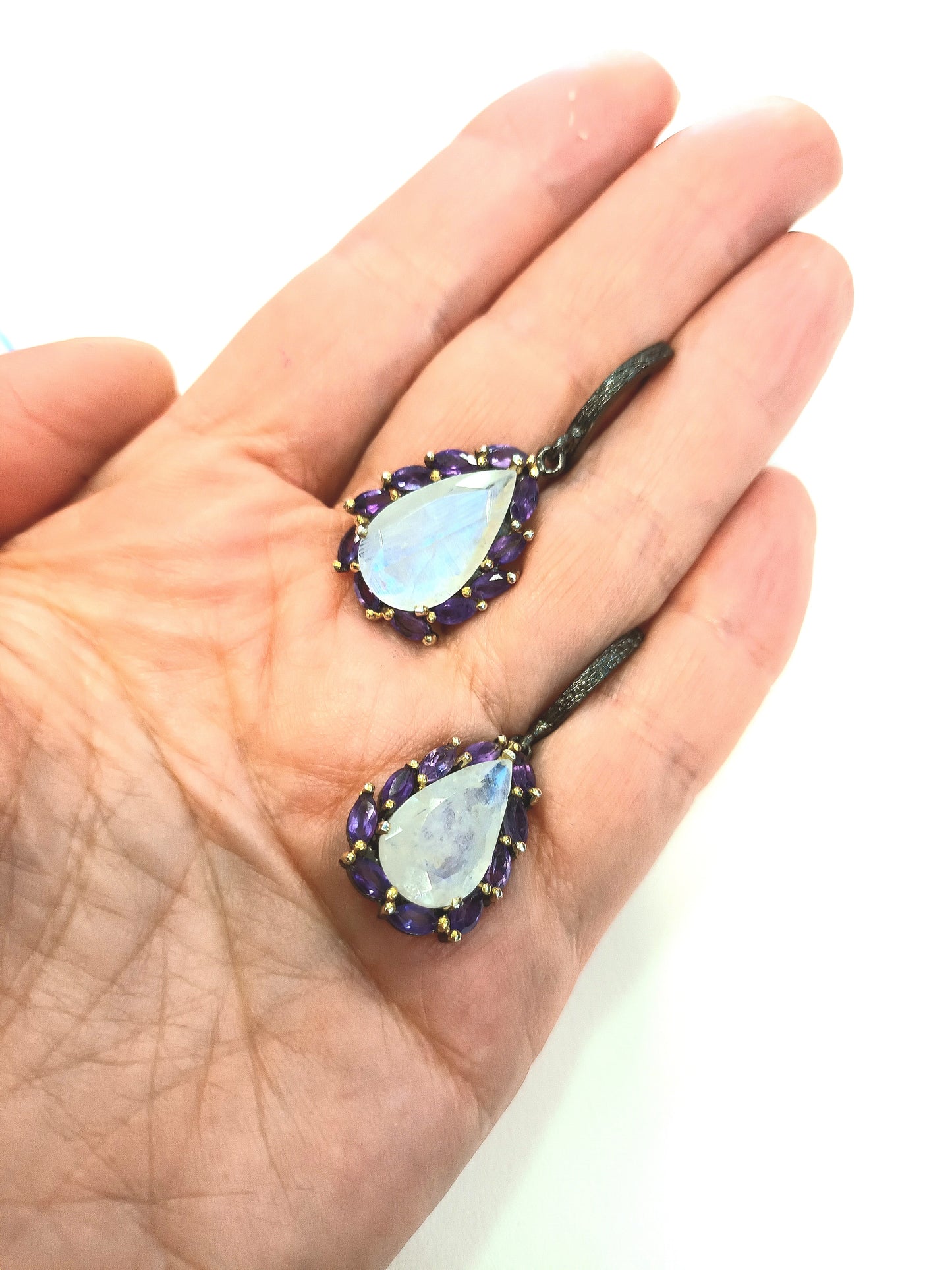 Earrings with moonstone and amethyst