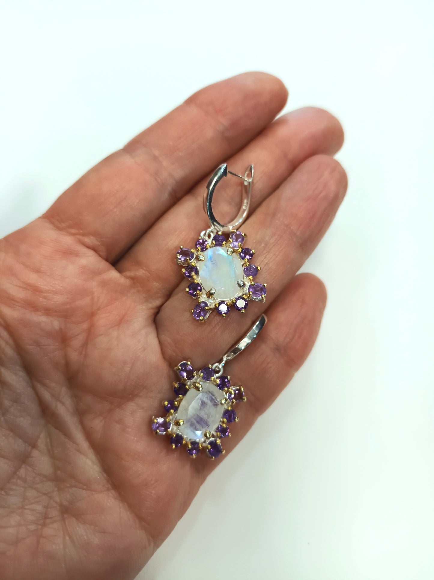 Earrings with moonstone and amethysts