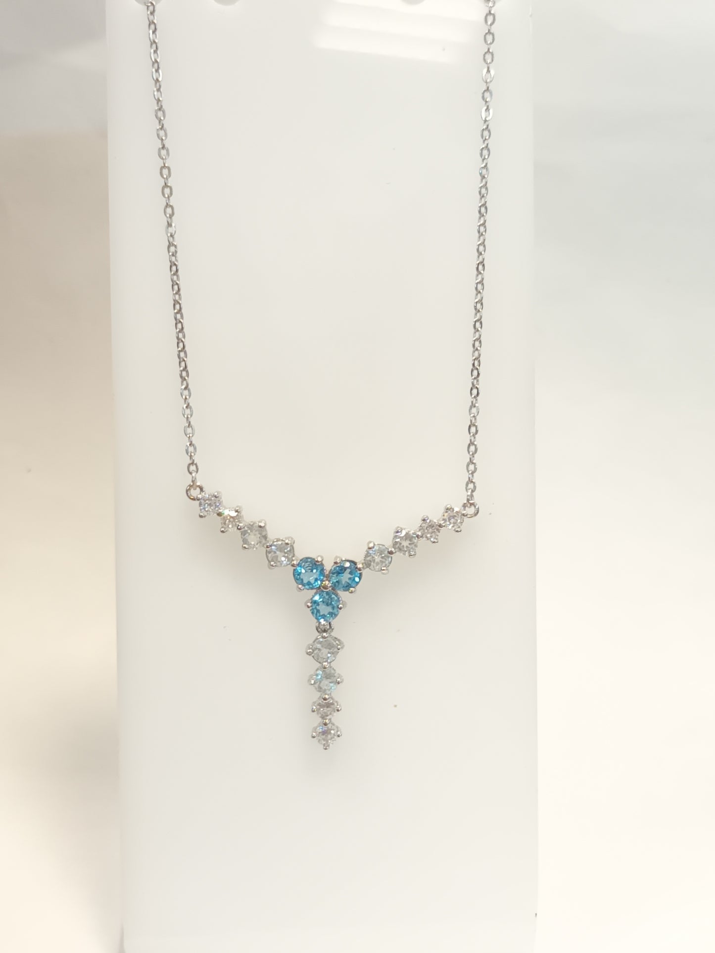 Ожерелье натуральный голубой топаз и кубик циркона